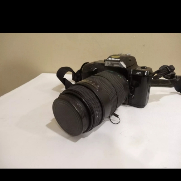 Nikon N4004 AF SLR Camera With Quantaray Tech-10 75-300mm 1:4-5.6Lens